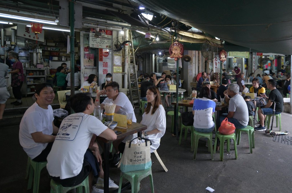 復活節假期開始,市民外出大增。