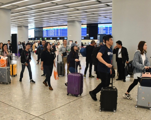 高鐵站昨日有15154人次入境,22508人次出境。