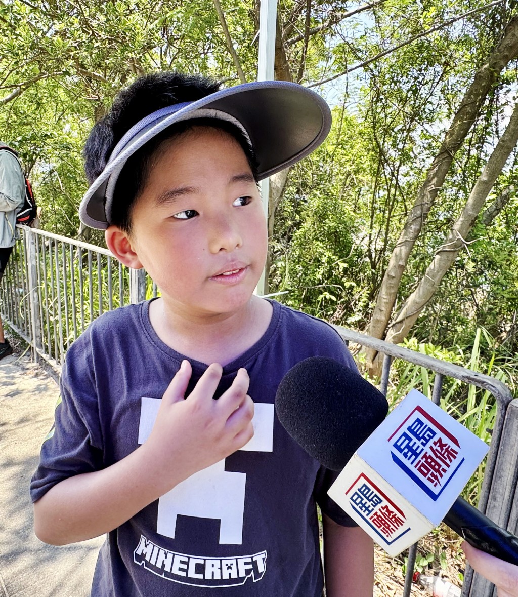 譚同學與家人一早從康城出發,從青衣站再步行約30分鐘抵達現場。盧江球攝 譚同學與家人一早從康城出發,從青衣站再步行約30分鐘抵達現場。盧江球攝