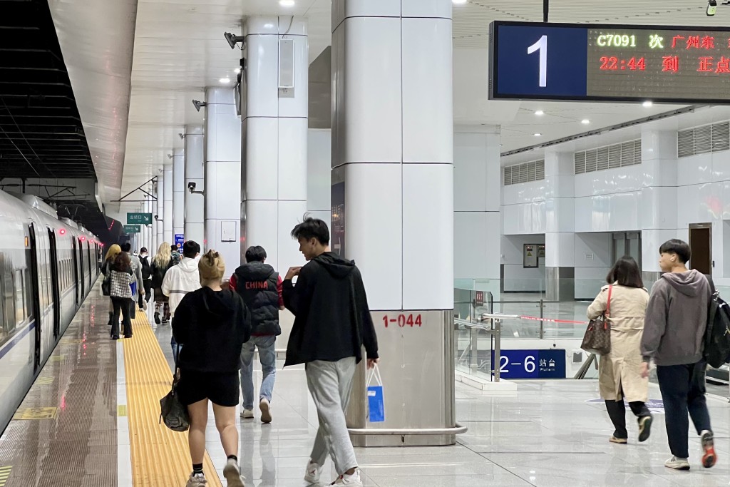 深圳乘坐和諧號動車前往常平也很便捷。 盧江球攝 深圳乘坐和諧號動車前往常平也很便捷。 盧江球攝
