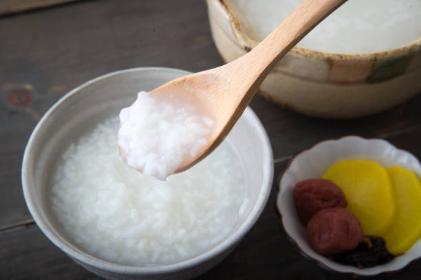 李醫生指，濃湯加入粟粉或生粉後，比起吃粥更容易吸收澱粉。（iStock圖片）