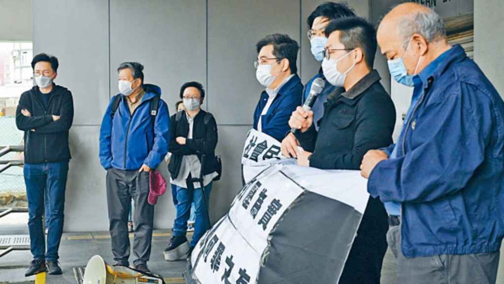 右起:曾健成、黃浩銘、郭永健、麥德正、何偉航、李卓人和吳文遠等8人提出上訴。