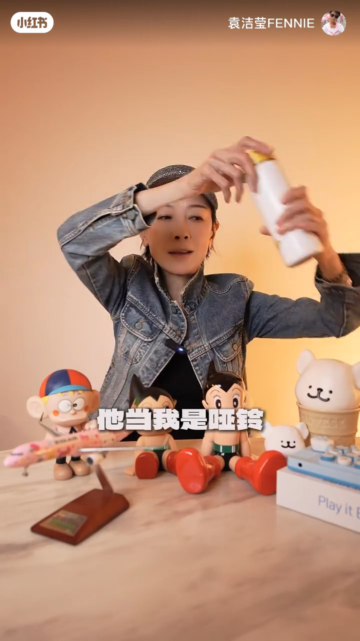 古天樂在化妝間，將袁潔瑩當「人肉啞鈴」。