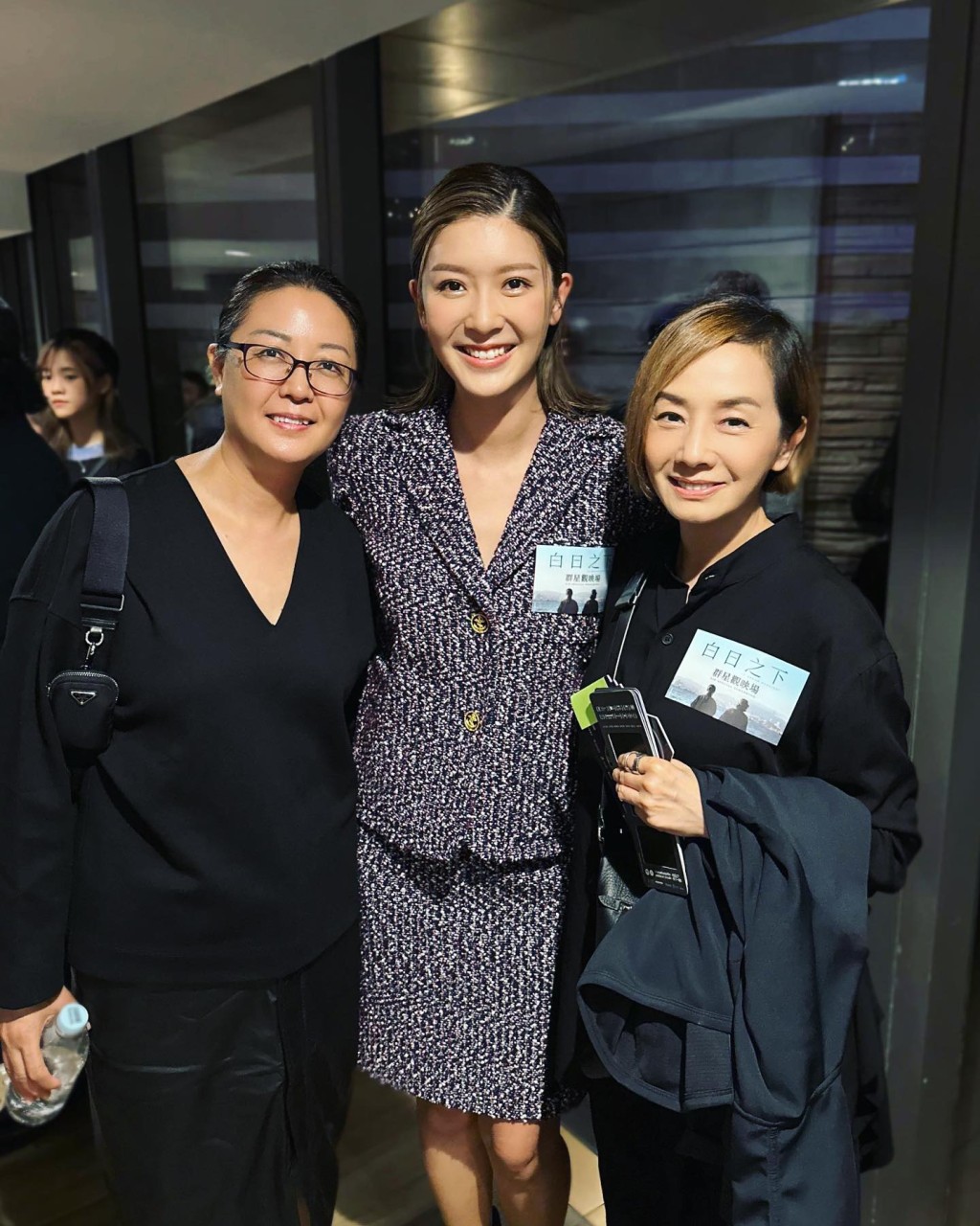 去年余香凝的《白日之下》首映，毛舜筠亦有現身，還與余香凝媽咪同場，當時余香凝也表示：「多謝兩位媽媽對我愛同支持。」