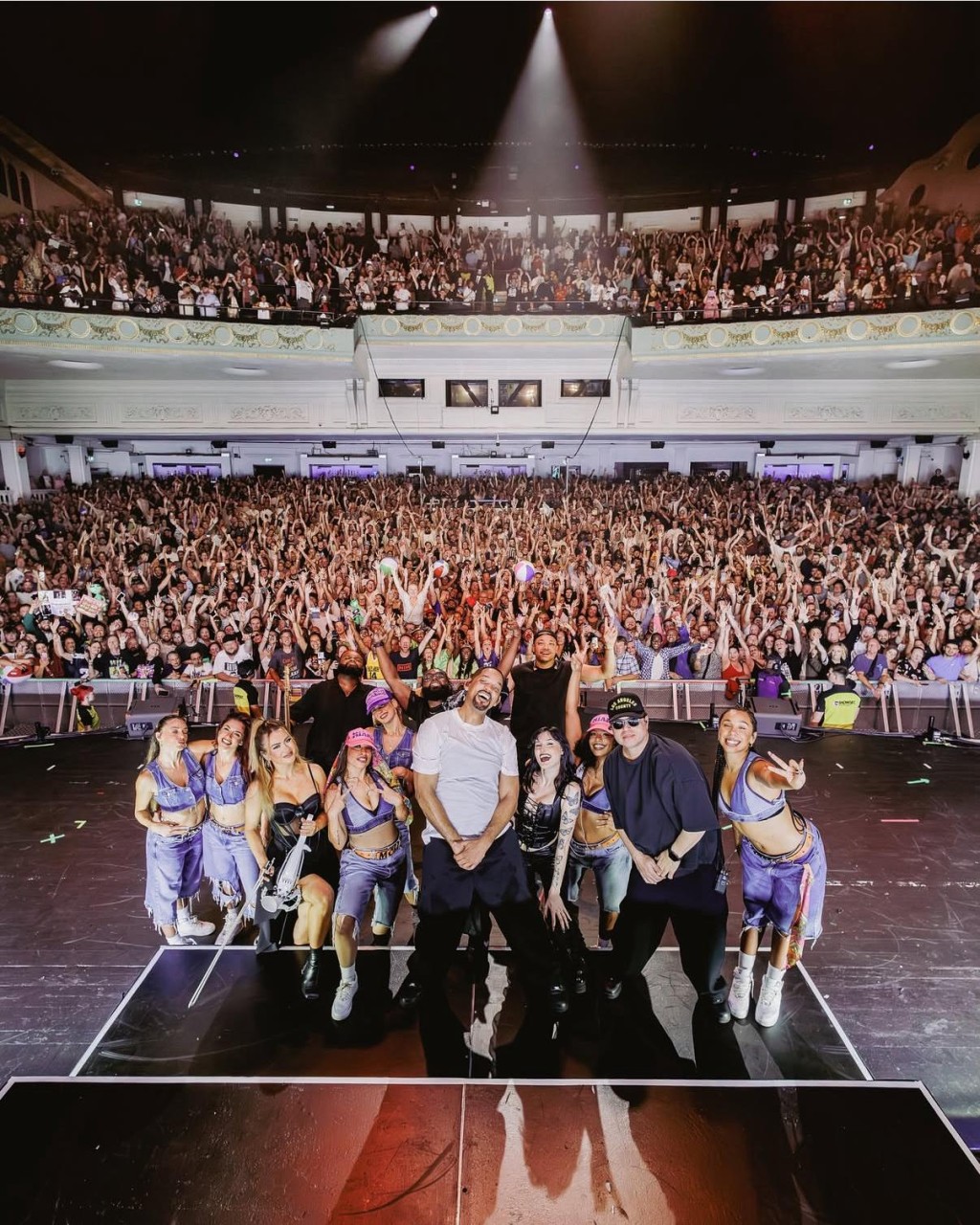 韋哥在巡唱疑對小提琴手Brian性騷擾及無理解僱。