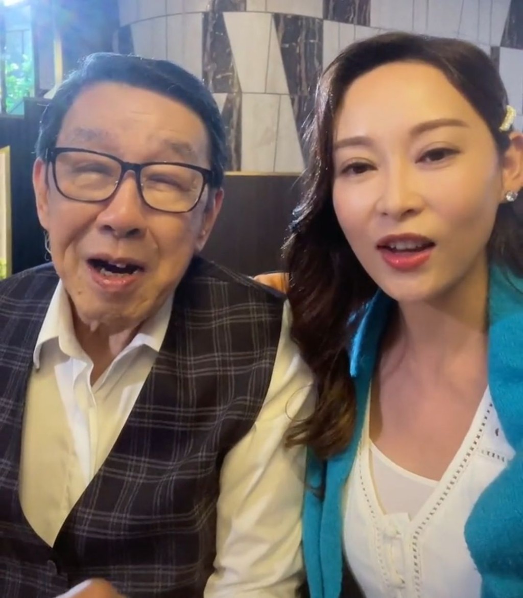 之前修哥同楊卓娜喺鏡頭外合唱《相思河畔》。