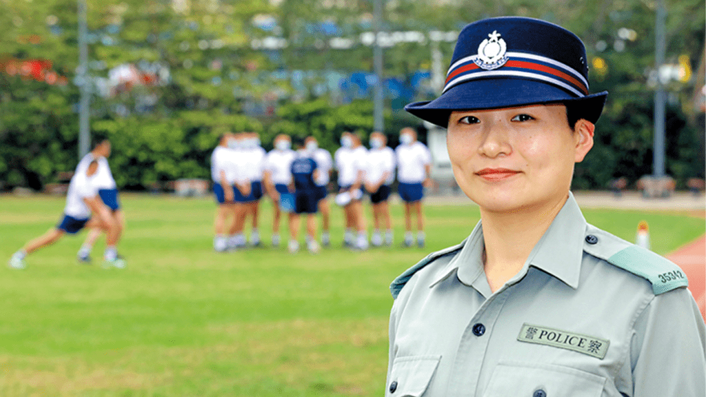 蔡爾婷克服障礙加入警隊，希望為子女樹立榜樣。警聲圖片