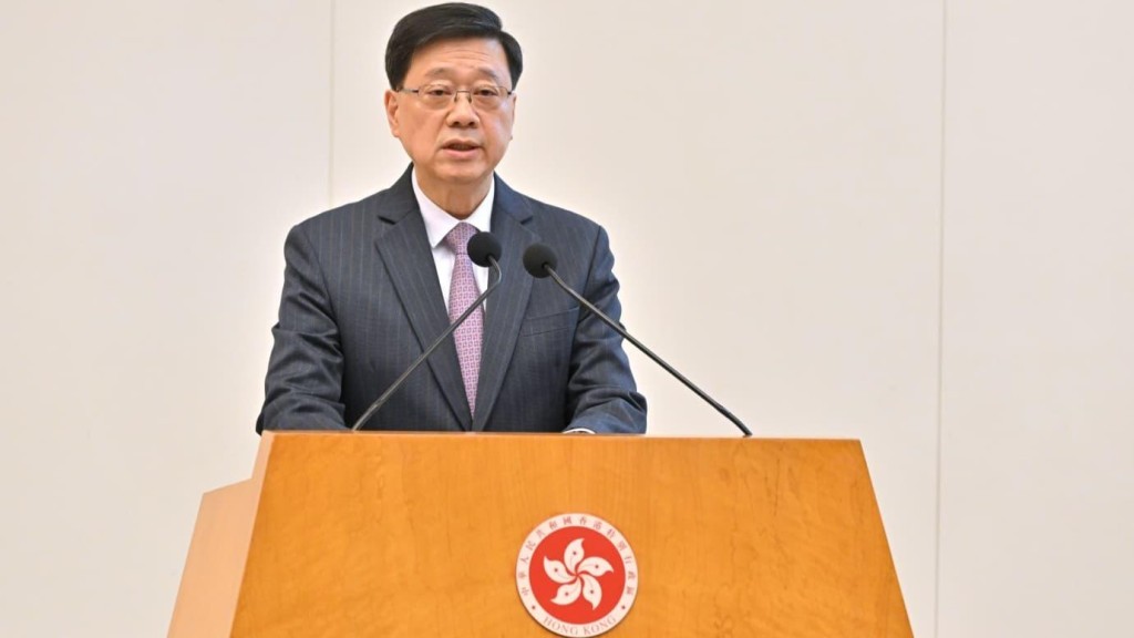 特區政府早上(14日)在政總舉辦《「一國兩制」下香港維護國家安全的實踐》白皮書專題研討會，李家超在研討會上發言。政府新聞處圖片