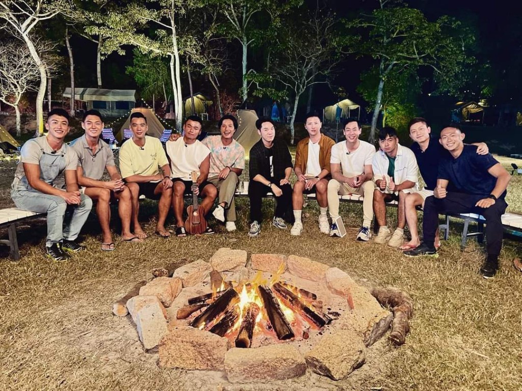 圍爐講心事。