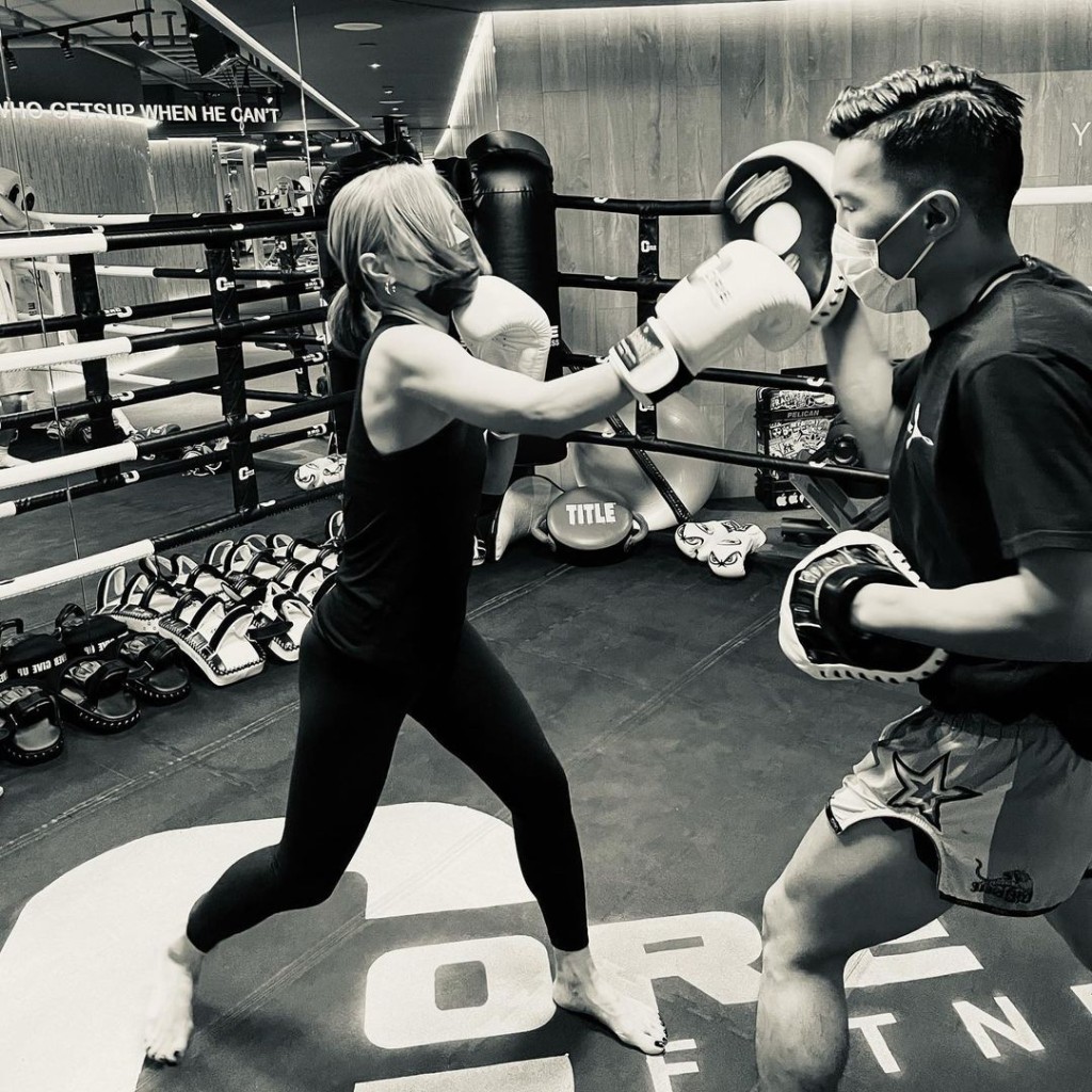 去年為演唱會做準備，令小明愛上打泰拳。