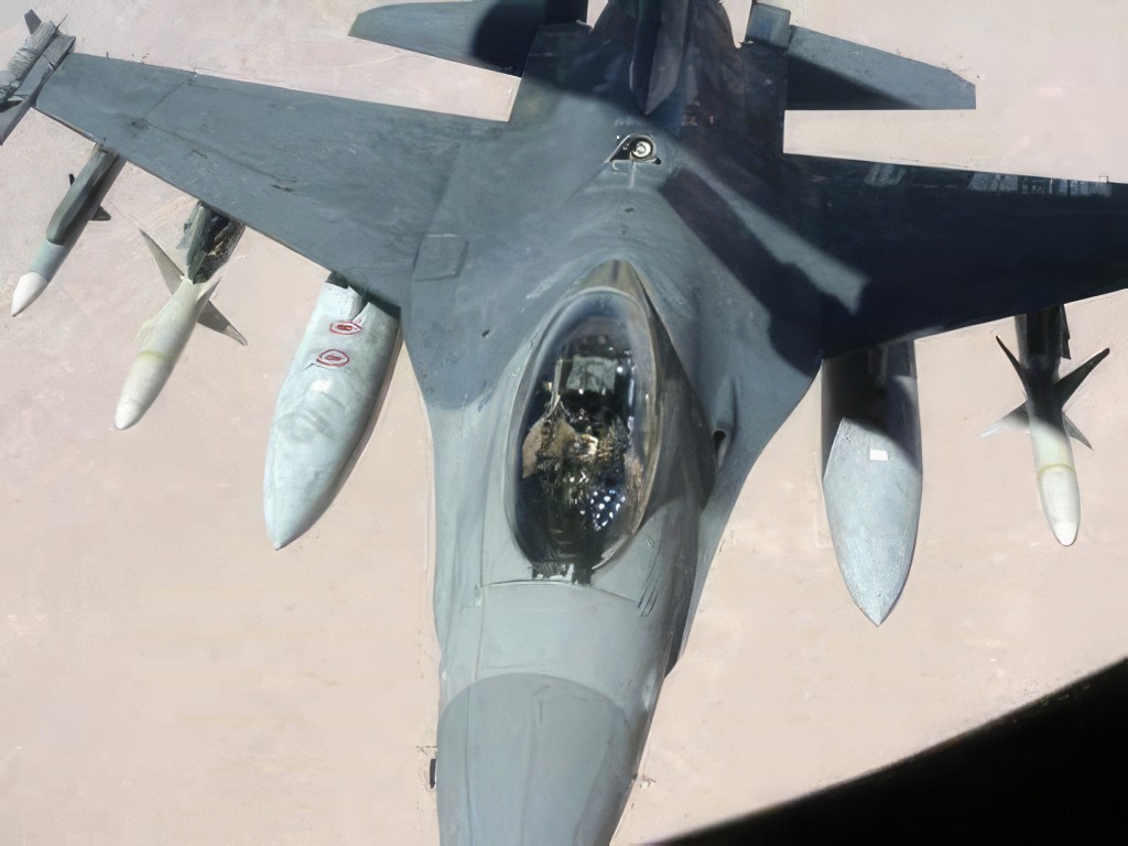 美军F16战机。