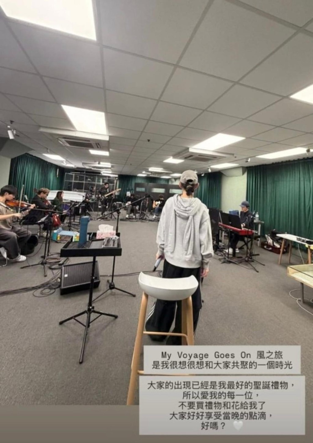 炎明熹分享正在積極綵排的片段。