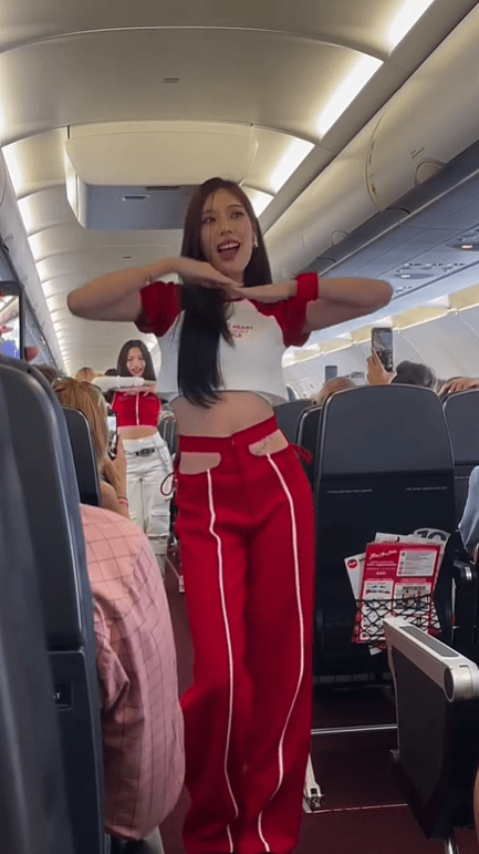 亞航空姐機艙內跳女團舞引起熱議。Instagram@brianlkl