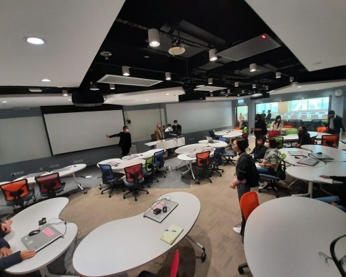 教育大學在圖書館增設8間「未來教室」，涵蓋STEM、虛擬現實（VR）、創意藝術等元素。