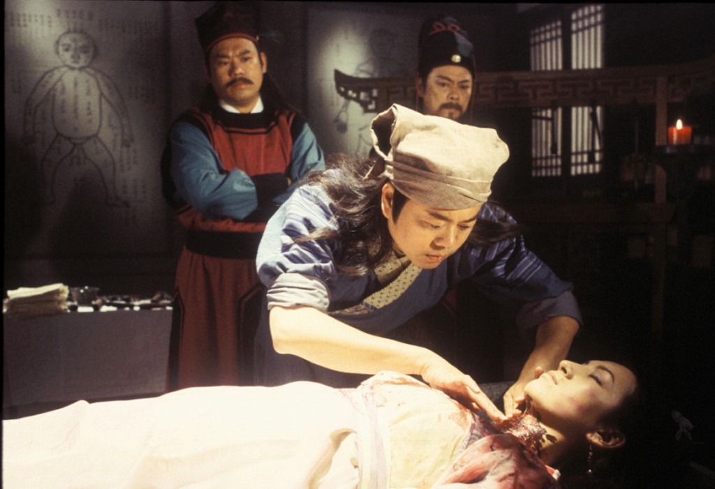 歐陽震華在《洗冤錄》中飾演衙門仵作，劇集大受歡迎。