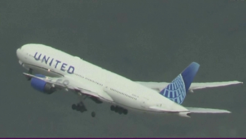 同样在上周，美联航营运的一架飞往日本的波音 777-200 客机从三藩市起飞后轮胎遗失，随后改道飞往洛杉矶并安全降落。