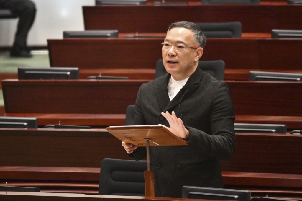 選委界謝偉俊指不能為了政治原因而放棄「崇優」。資料圖片 選委界謝偉俊指不能為了政治原因而放棄「崇優」。資料圖片