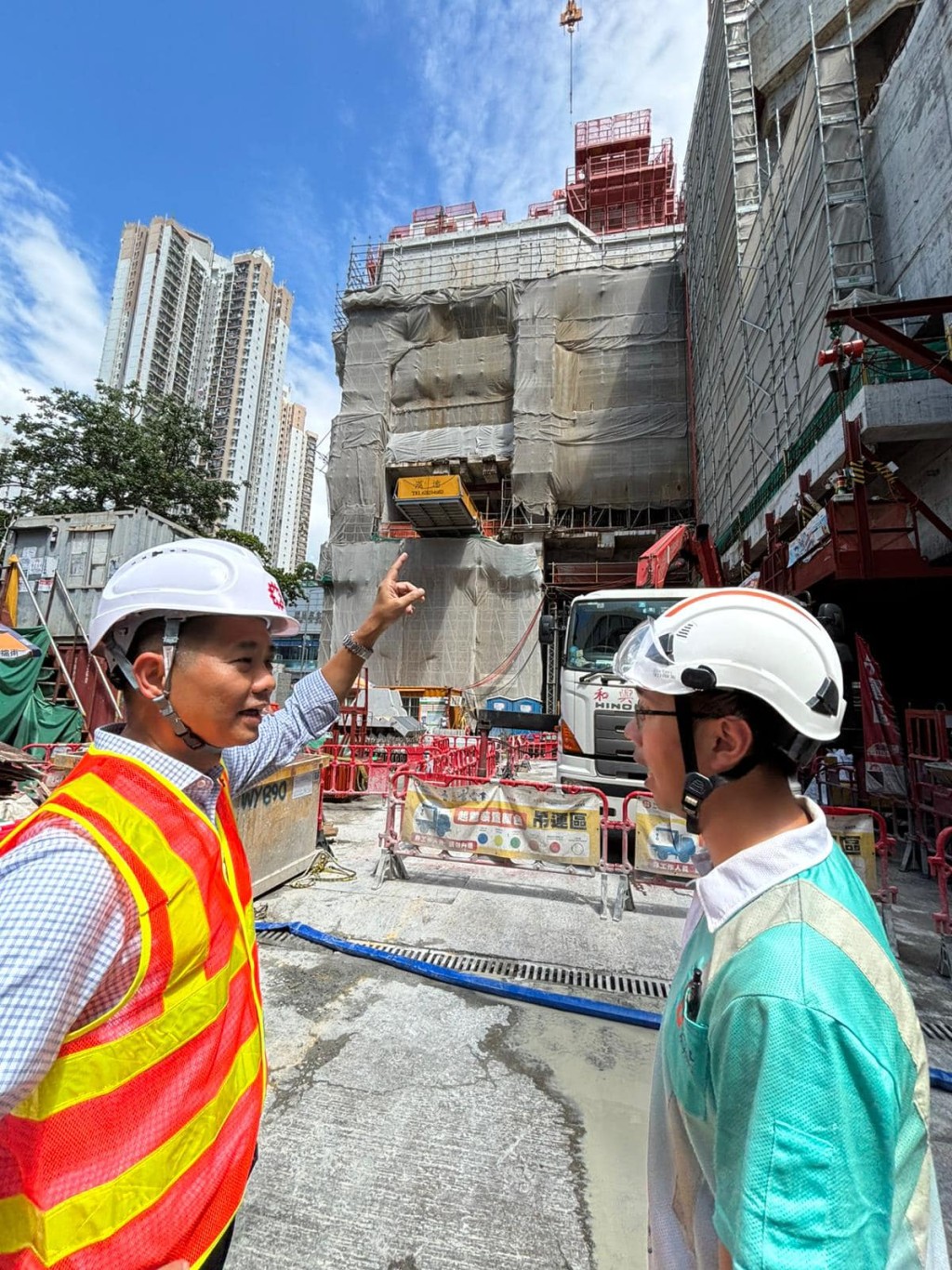 房屋署建築團隊視際地盤防風措施。何永賢fb圖片