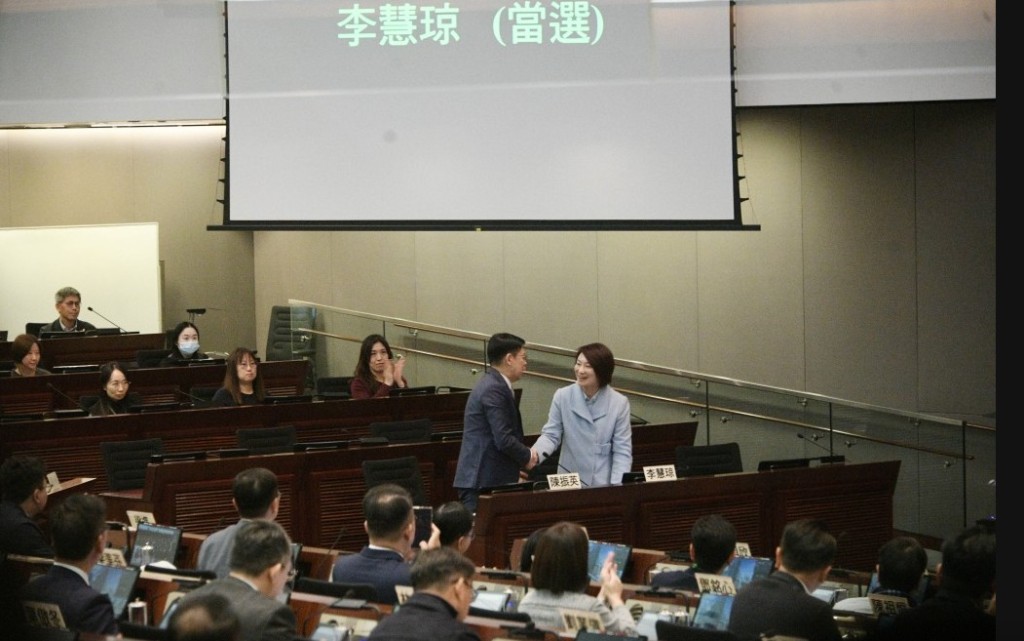 李慧琼以5票之差險勝金融界陳振英,當選立法會主席。陳浩元攝 李慧琼以5票之差險勝金融界陳振英,當選立法會主席。陳浩元攝