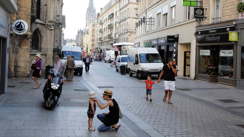 布魯塞爾聖皮埃爾街（Rue Saint-Pierre）。 路透社