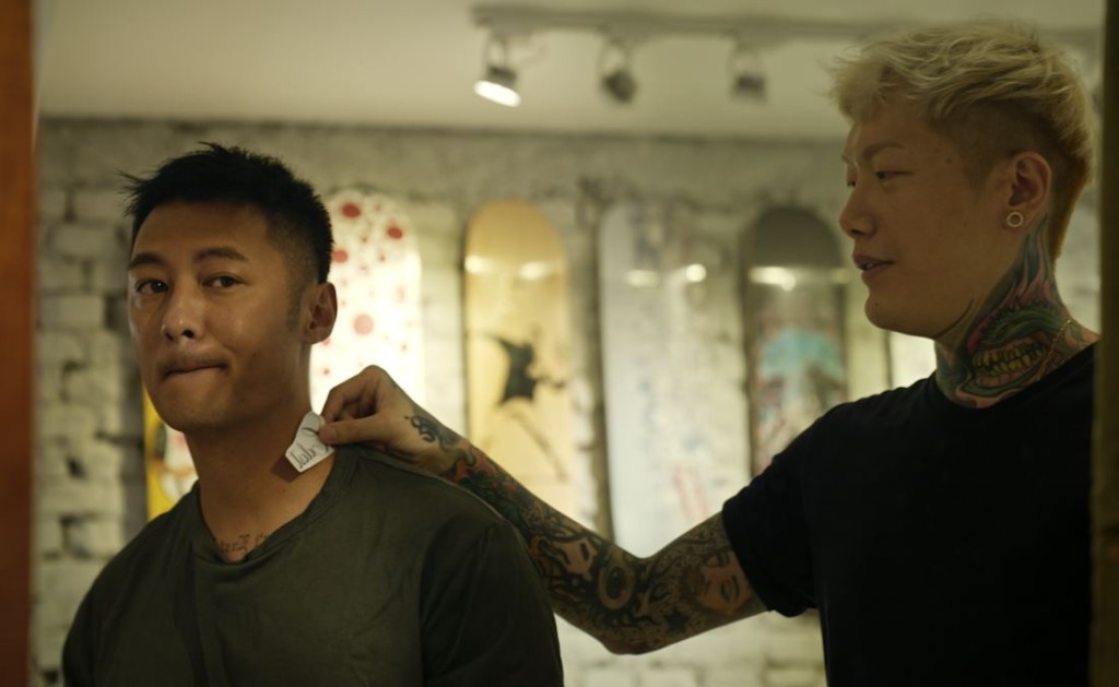 今次會在頸上紋上囡囡英文名。