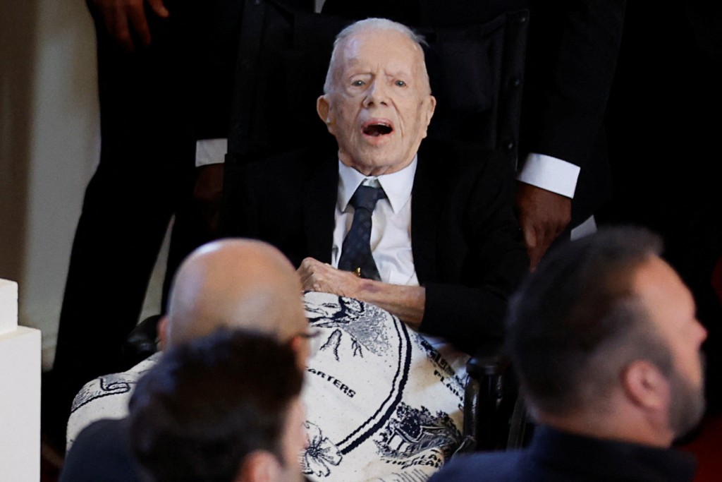 2023年11月，99岁高龄的卡特坐轮椅出席亡妻追悼会。路透社