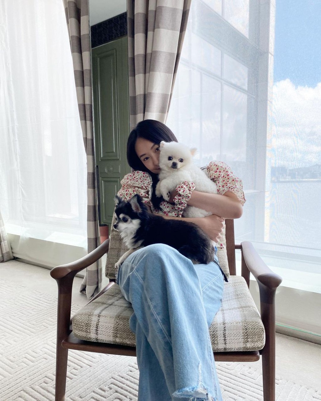 陳瀅與兩隻愛犬。