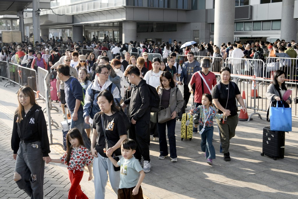 黃金周期間訪港旅客共有約177萬人次,較去年同期上升14%。資料圖片 黃金周期間訪港旅客共有約177萬人次,較去年同期上升14%。資料圖片