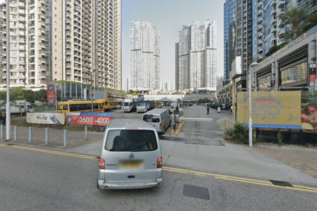 將軍澳至善街露天停車場在5月停運,當中800架私家車需要尋找車位泊車,帶動區內車位成交。 將軍澳至善街露天停車場在5月停運,當中800架私家車需要尋找車位泊車,帶動區內車位成交。