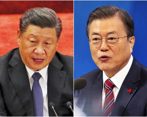 國家主席習近平（左）與南韓總統文在寅（右）通電話。AP圖片