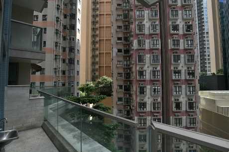 單位外連57方呎平台,向東南望樓景。