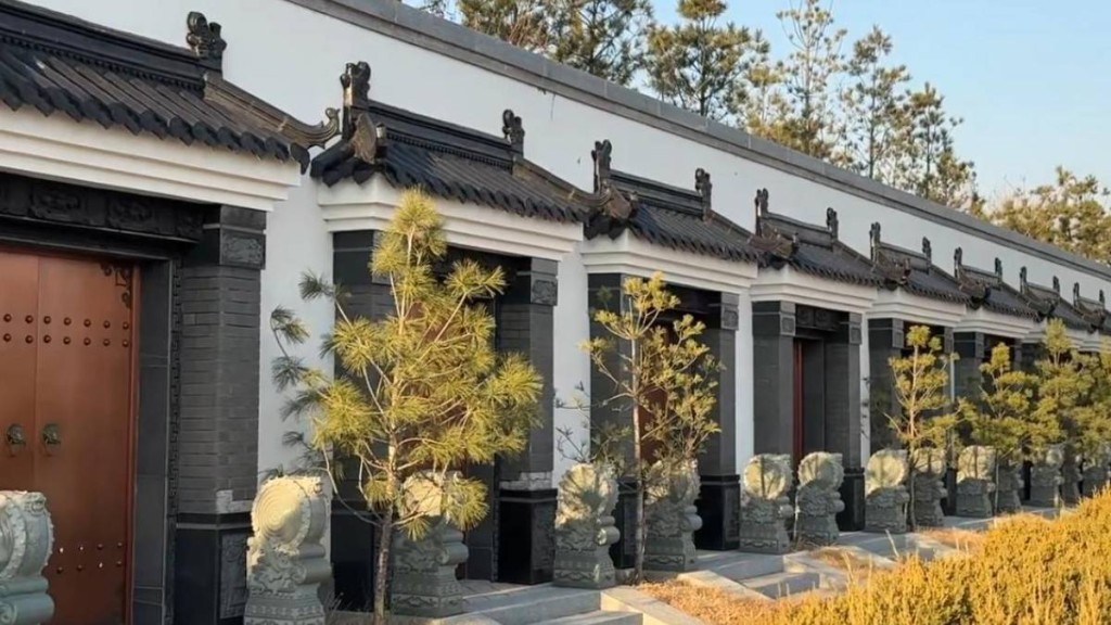 吉林豪華墓園「祠堂墓」。極目新聞