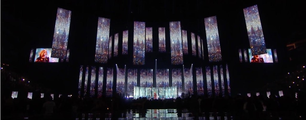 Adele指在Katy Perry的社交網中看到草間彌生的《Infinity Mirrored Room—The Souls of Millions of Light Years Away》作品後,深受感動。 Adele指在Katy Perry的社交網中看到草間彌生的《Infinity Mirrored Room—The Souls of Millions of Light Years Away》作品後,深受感動。