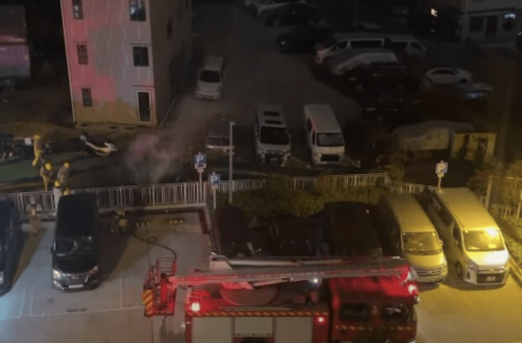 凌晨5時左右，屯門和田邨發生縱火燒車案。FB「和田邨關注組」