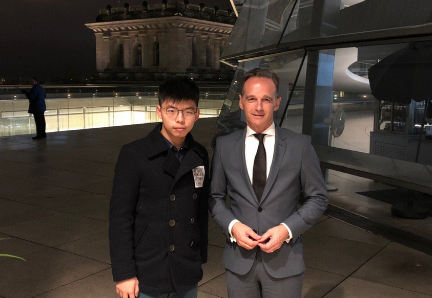 德國外長馬斯與香港眾志秘書長黃之鋒見面。 黃之鋒Twitter圖