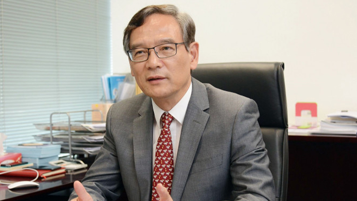 監管局主席謝偉銓表示,物管從業員必須透過持續進修,提升專業技能。資料圖片