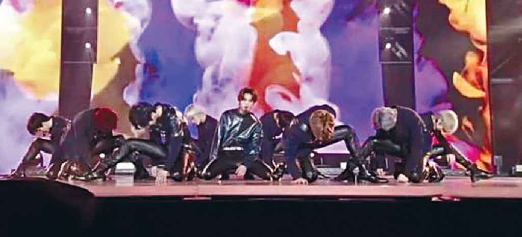 ■CRAVITY上周末在TMA瞓身表演。