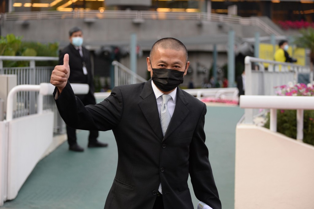 今日尾場沈集成的「勇猛神駒」和「快益善」包辦馬房連贏，賽後表現興奮。