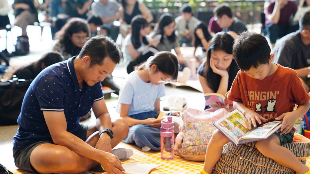 新加坡试推“睇书赚钱”挑战，鼓励全民建立阅读习惯。 fb / NLB Singapore