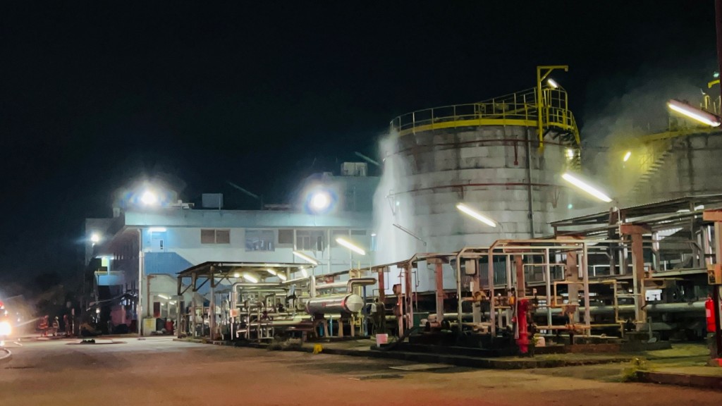 元朗工业邨一化工厂储油罐怀疑漏油。