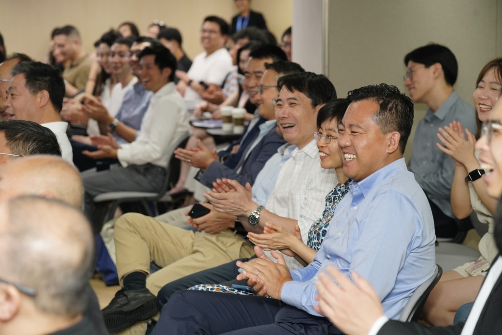 講座吸引逾百位商界領袖、傑出學者、校友和學生出席。香港大學提供