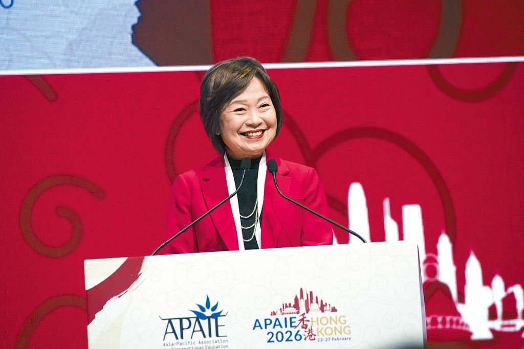 香港特別行政區教育局局長蔡若蓮博士。