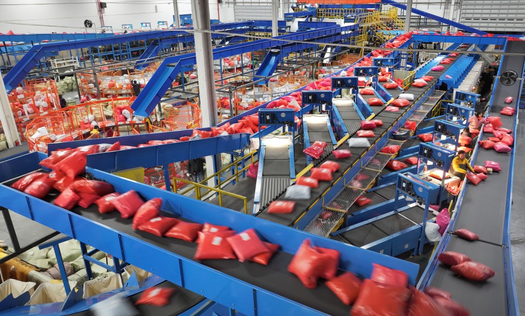 今年中国GDP增速目标定在4.5%至5%。新华社