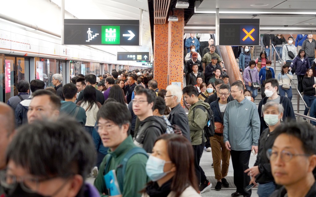 圖為早前啟德體育園測試後觀眾選乘港鐵離開。資料圖片