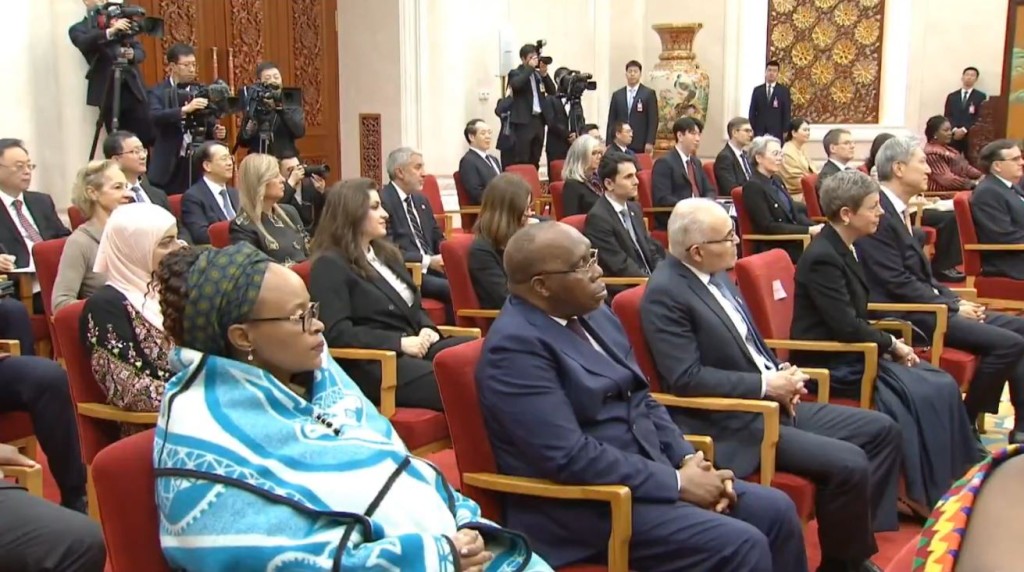 習近平引用「盲人摸象」故事，盼駐華大使多走走看看。X@AmbXieFeng