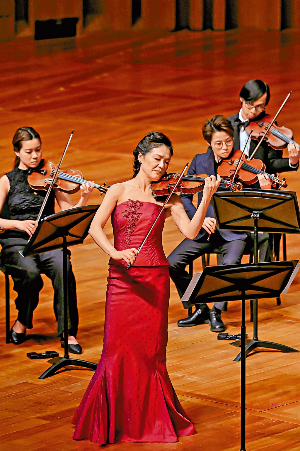 香港弦樂團每次演出都會引入港樂元素,例如流行曲弦樂串燒版。 香港弦樂團每次演出都會引入港樂元素,例如流行曲弦樂串燒版。