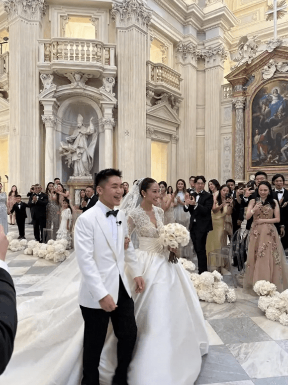 嚴子諭於意大利古堡結婚。