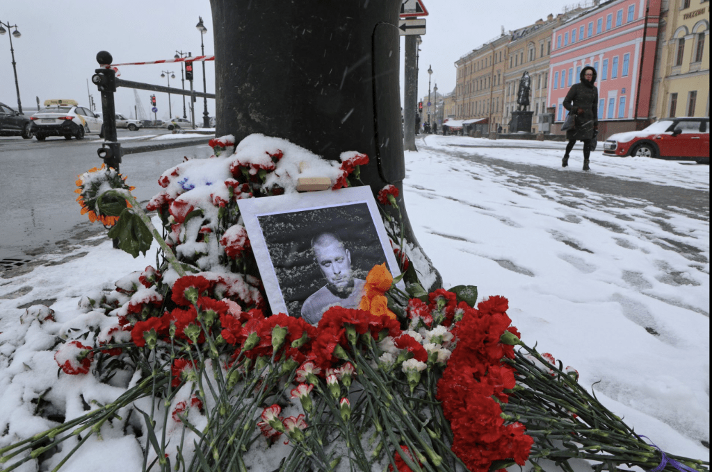 被杀的博主塔塔尔斯基以亲瓦格纳集团和支持俄罗斯入侵乌克兰著称，生前其博客有超过50万粉丝。路透社
