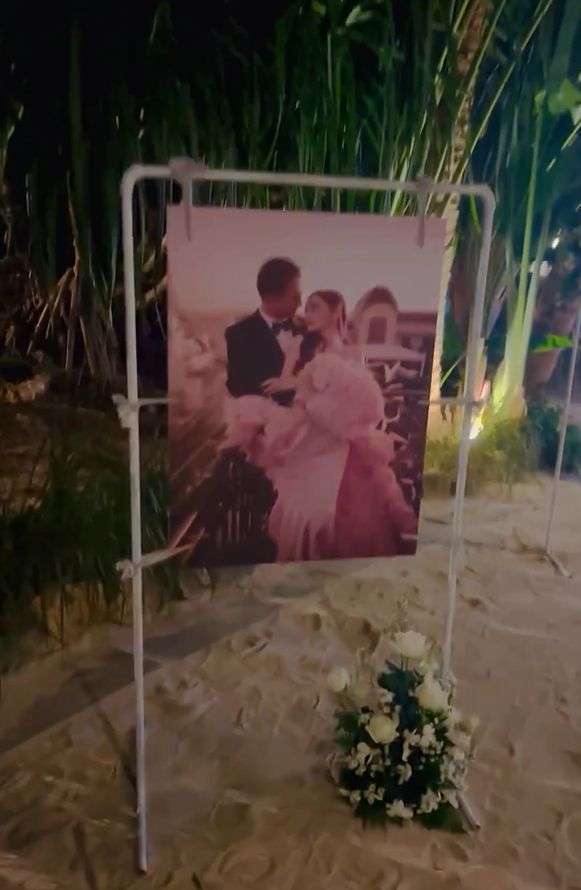 马国明与汤洛雯在法国拍摄的婚纱照曝光。
