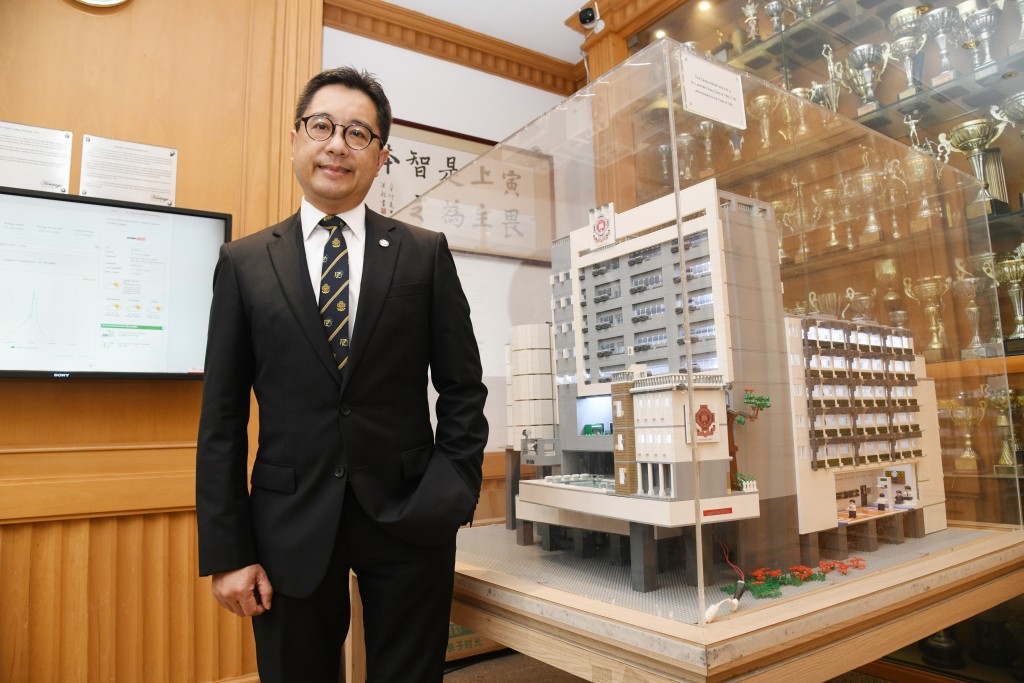  聖保羅書院校長源廸恩認為，家長須在子女小四及小五時，開始揀選直資學校。